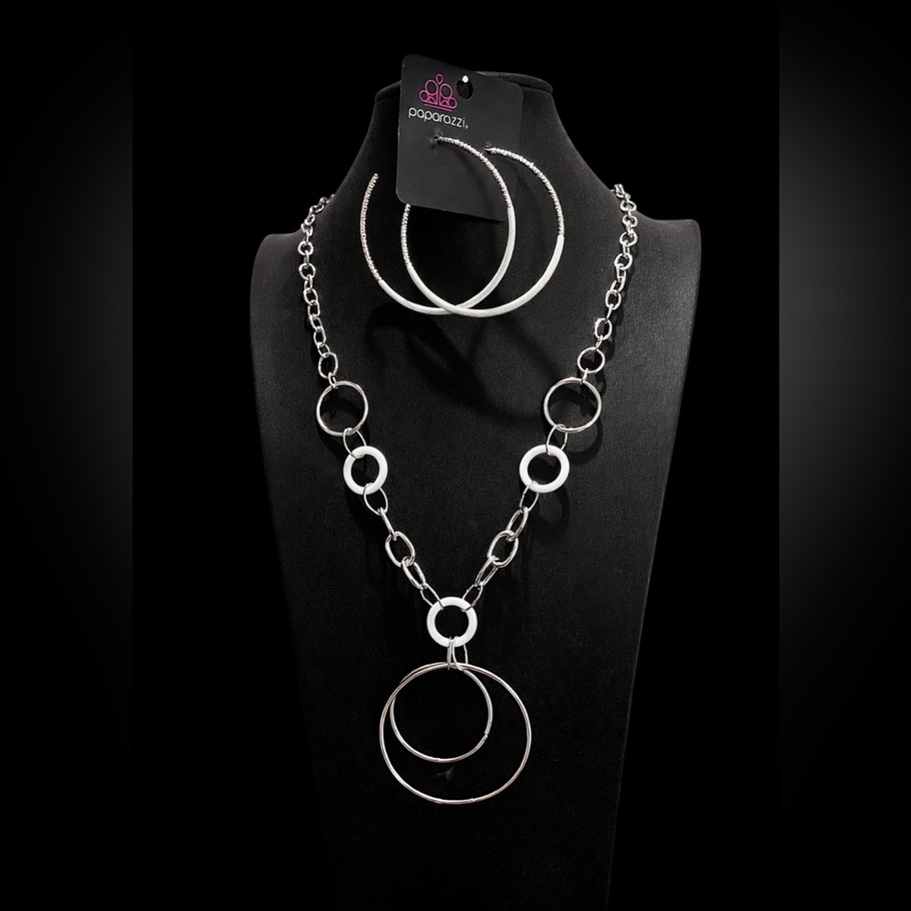 Paparazzi Silver Circle Necklace and Earring Set